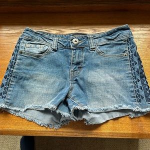 Jean shorts with geometrical detail on sides